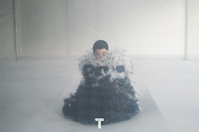 河北美女明星周冬雨登上《T Magzine》12月刊封面大