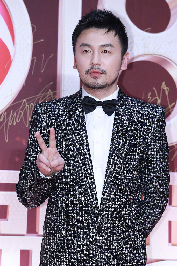 中国男明星雷佳音陈数亮相国剧盛典红毯图片