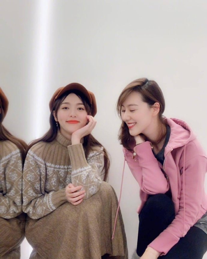 上海美女图片唐嫣与闺蜜王冠的九宫格合照