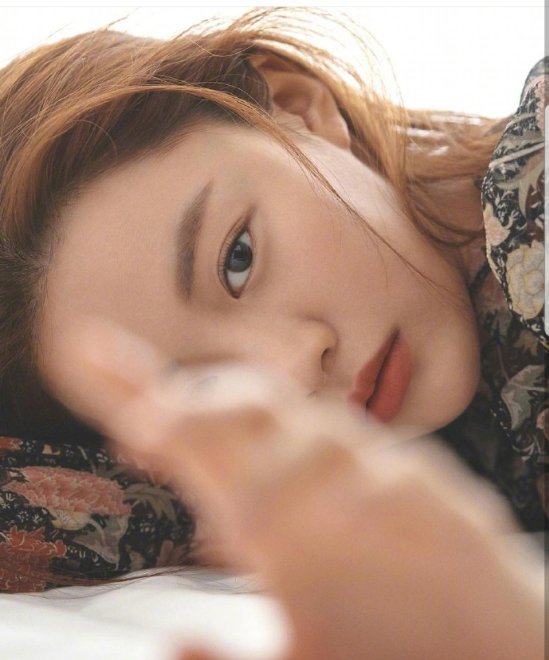 韩国美女明星高允真图片