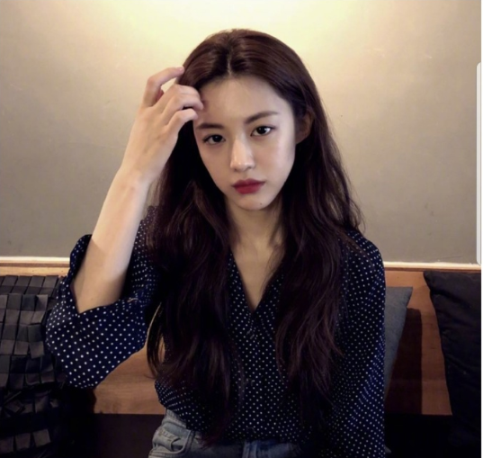 韩国美女明星高允真图片
