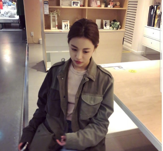 韩国美女明星高允真图片