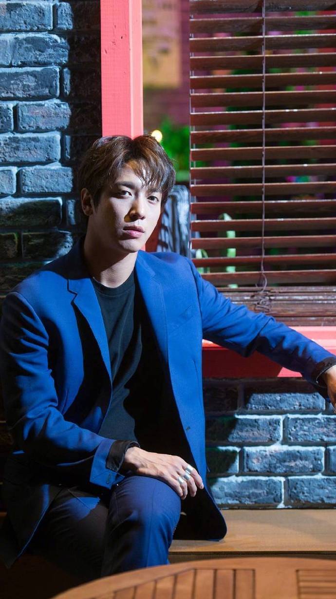 韩国男明星CNBLUE成员郑容和高清壁纸图片