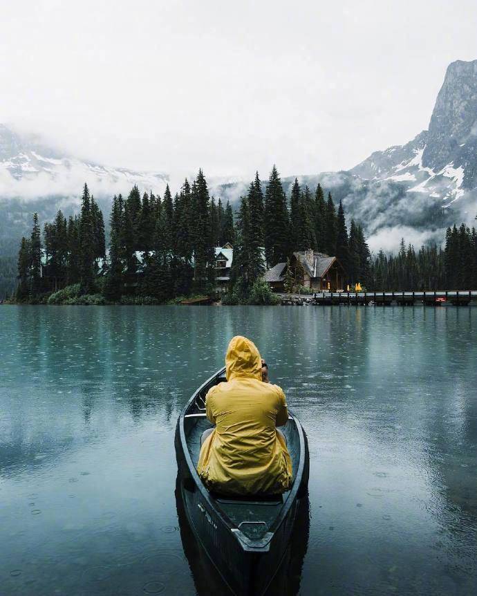 加拿大班夫国家公园的梦莲湖Moraine Lake风景图片