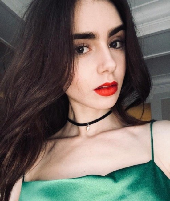 欧美美女明星Lily Collins超好看的大红唇图片