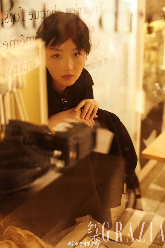 河北美女图片周冬雨清爽短发登《红秀GRAZIA》杂