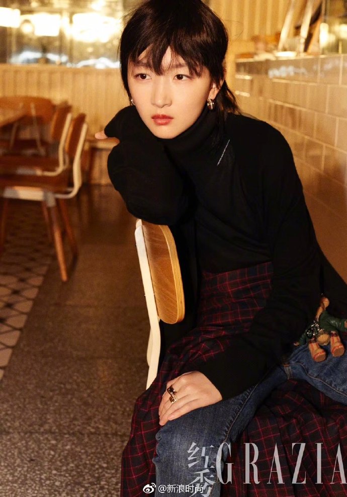 河北美女图片周冬雨清爽短发登《红秀GRAZIA》杂