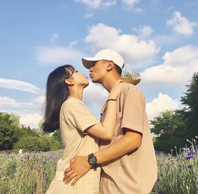 唯美情侣亲吻图片