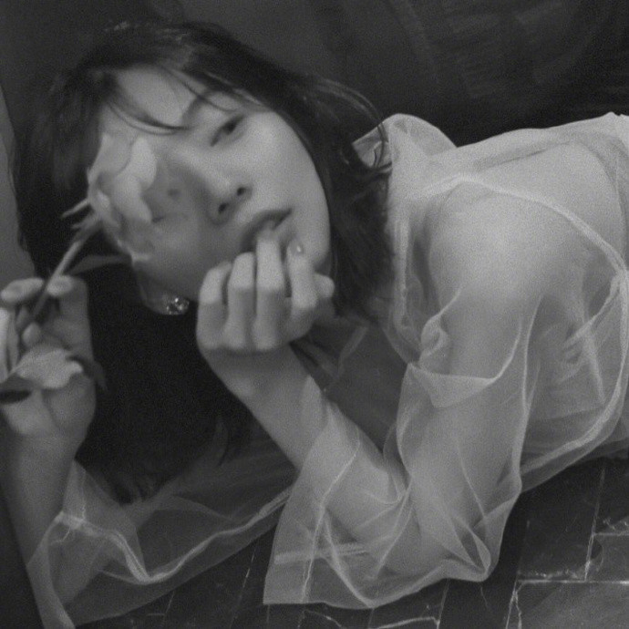 黑白头像女可爱小清新图片