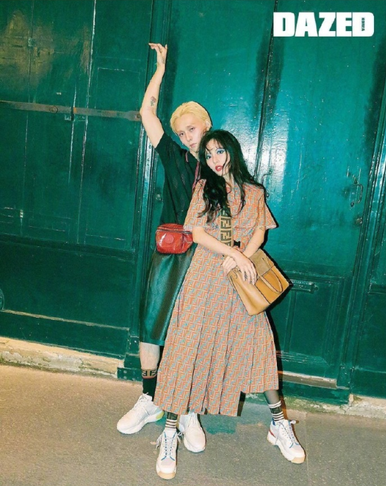 韩国明星泫雅x晓钟《DAZED》12月刊封面图片