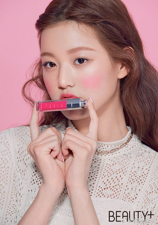 韩国女团IZONE张元英时尚杂志<Beauty +>封面画报公
