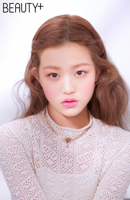 韩国女团IZONE张元英时尚杂志<Beauty +>封面画报公