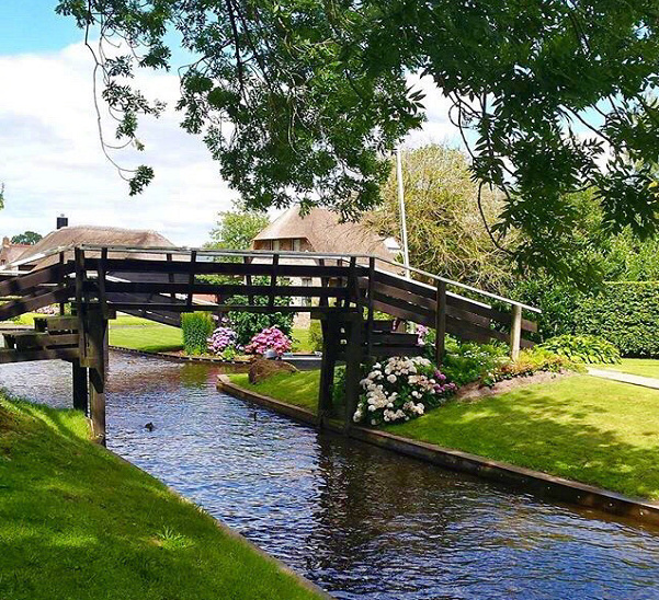 梦想和心爱的人住在这里荷兰羊角村Giethoorn风景