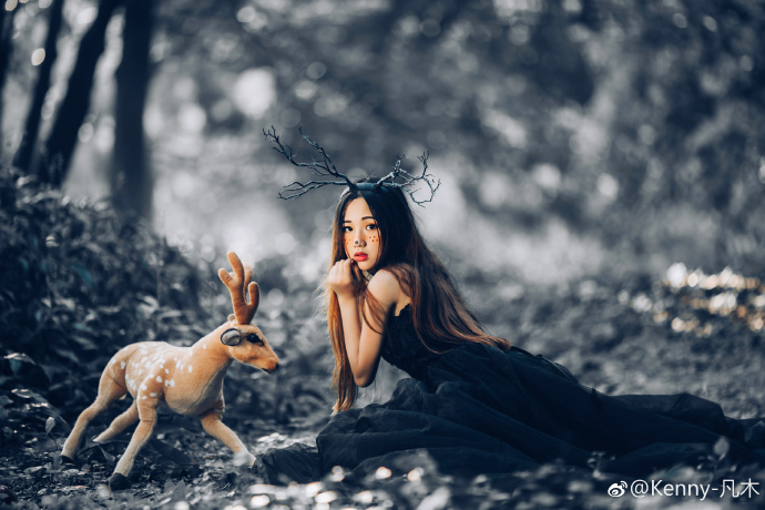 清纯美女森林里遇见鹿唯美写真图片