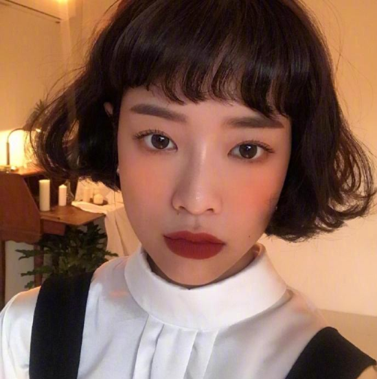 时尚可爱的短发眉上刘海发型参考