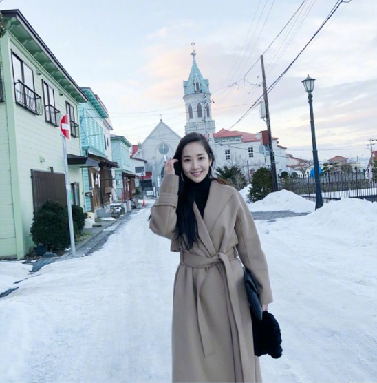 韩国美女明星朴敏英私服穿搭图片
