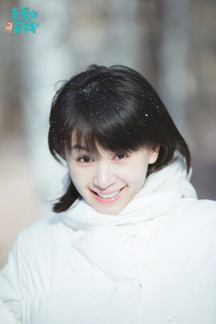 中国美女明星王子文白色羽绒服唯美写真图片