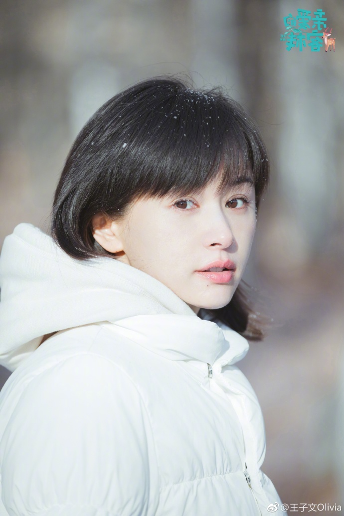 中国美女明星王子文白色羽绒服唯美写真图片