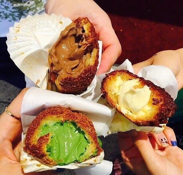 好吃多汁的小吃奶油泡芙图片