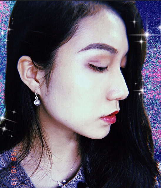 清纯艺术生自拍大眼美女图片