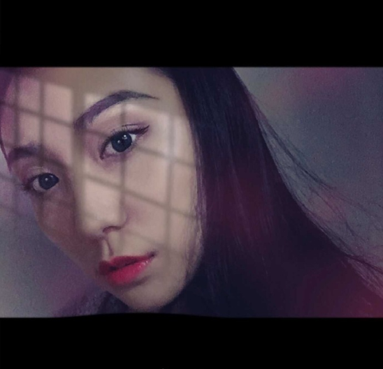 清纯艺术生自拍大眼美女图片