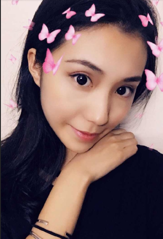 清纯艺术生自拍大眼美女图片