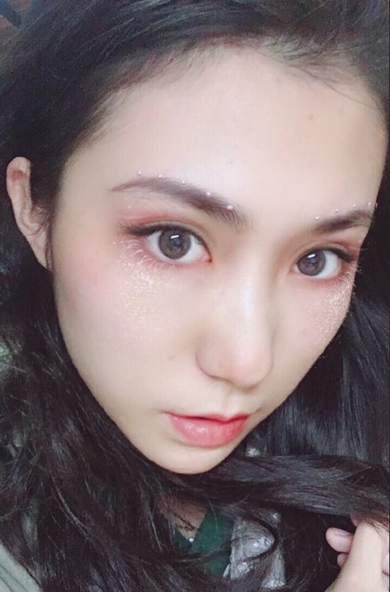 清纯艺术生自拍大眼美女图片