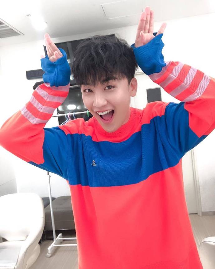 韩国男团Bigbang胜利可爱九连拍图片