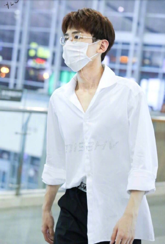 万年男二学霸白敬亭私服图片
