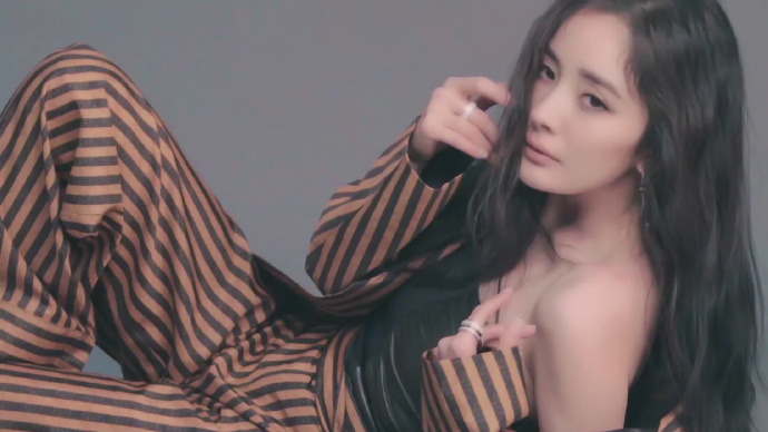 北京美女明星杨幂时尚大片