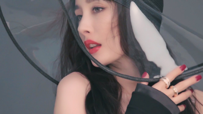 北京美女明星杨幂时尚大片