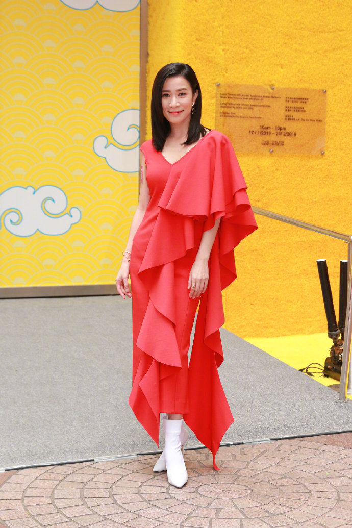 香港美女明星佘诗曼出席新春活动图片
