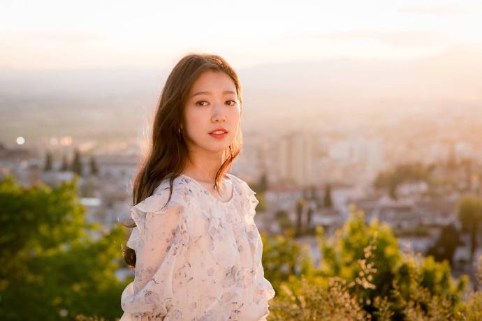 韩国美女明星朴信惠《阿尔罕布拉宫的回忆》壁