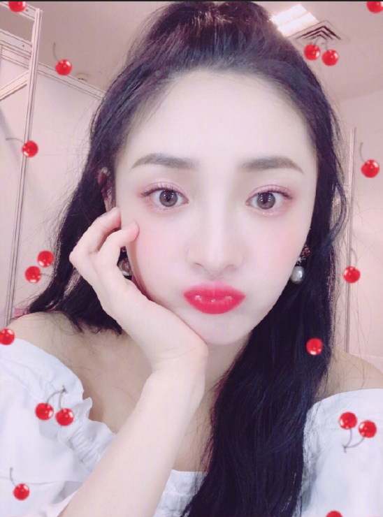 浙江美女明星周洁琼可爱自拍图片