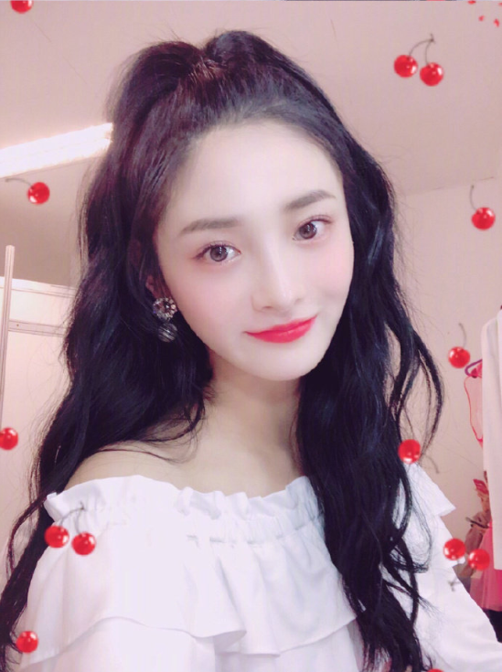 浙江美女明星周洁琼可爱自拍图片