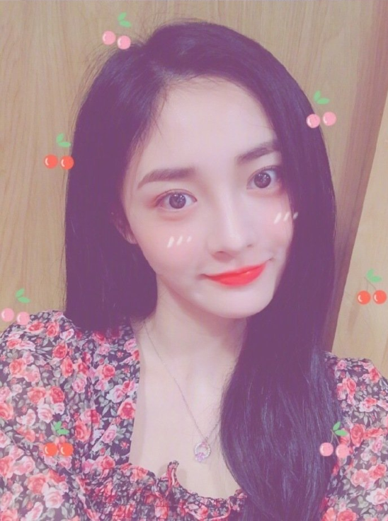 浙江美女明星周洁琼可爱自拍图片