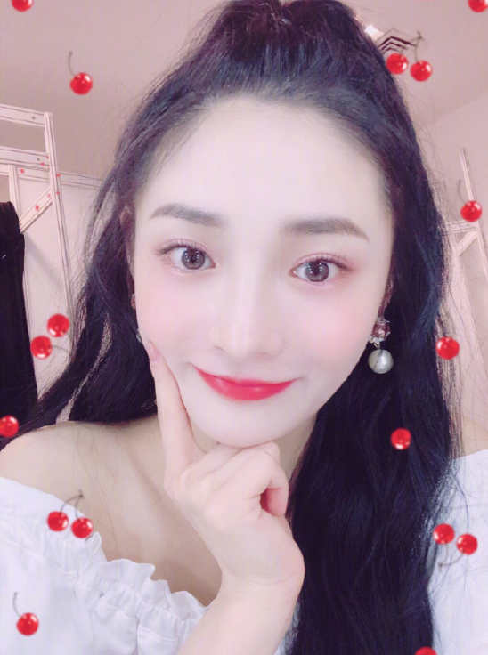 浙江美女明星周洁琼可爱自拍图片