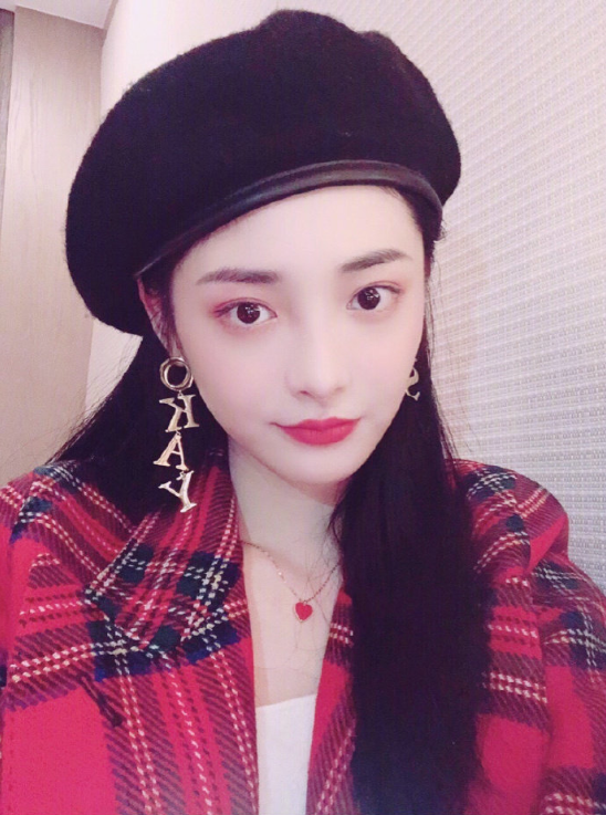 浙江美女明星周洁琼可爱自拍图片