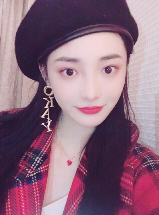 浙江美女明星周洁琼可爱自拍图片