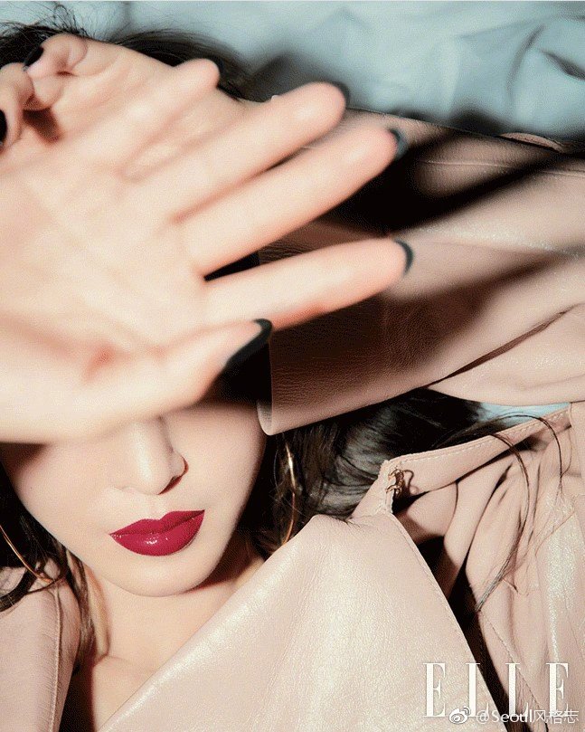 韩国美女明星韩艺瑟×ELLE Korea画报封面图片