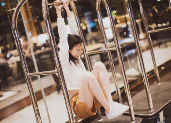 南京美女明星倪妮街拍范本图片