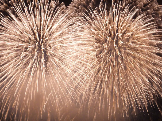 唯美烟花图片 一生太短暂遇到喜欢的人就要认真