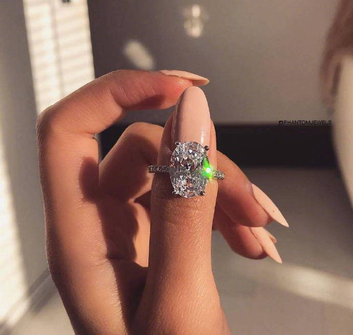 结婚钻戒图片