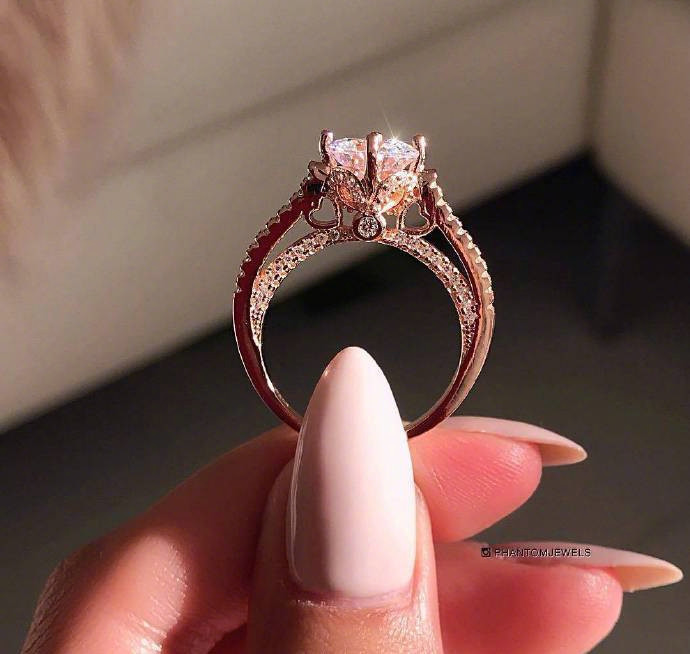 结婚钻戒图片