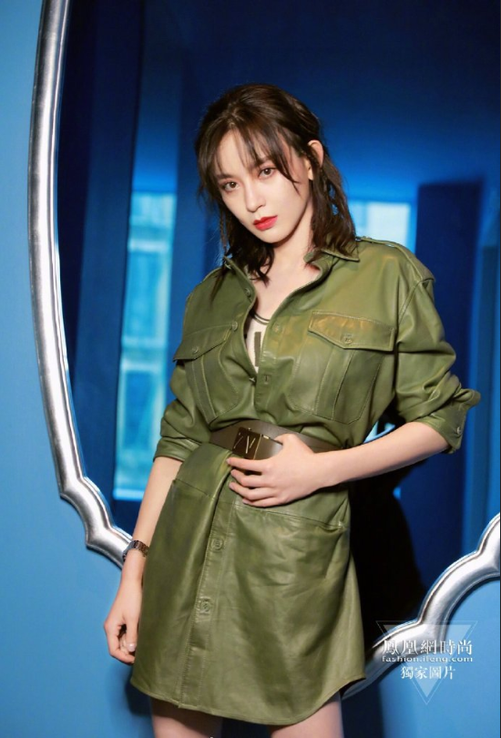 安徽美女明星施诗法式朋克风穿搭图片