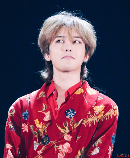 国际偶像男明星权志龙花外套帅气图片