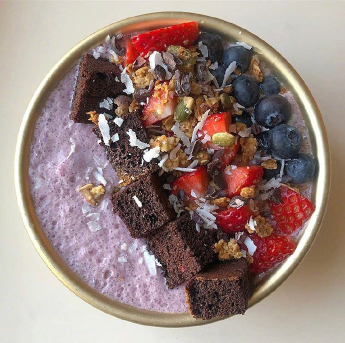 清晨来一份健康的水果早餐图片