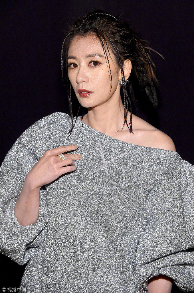 台湾美女贾静雯小脏辫造型出席纽约时装周图片