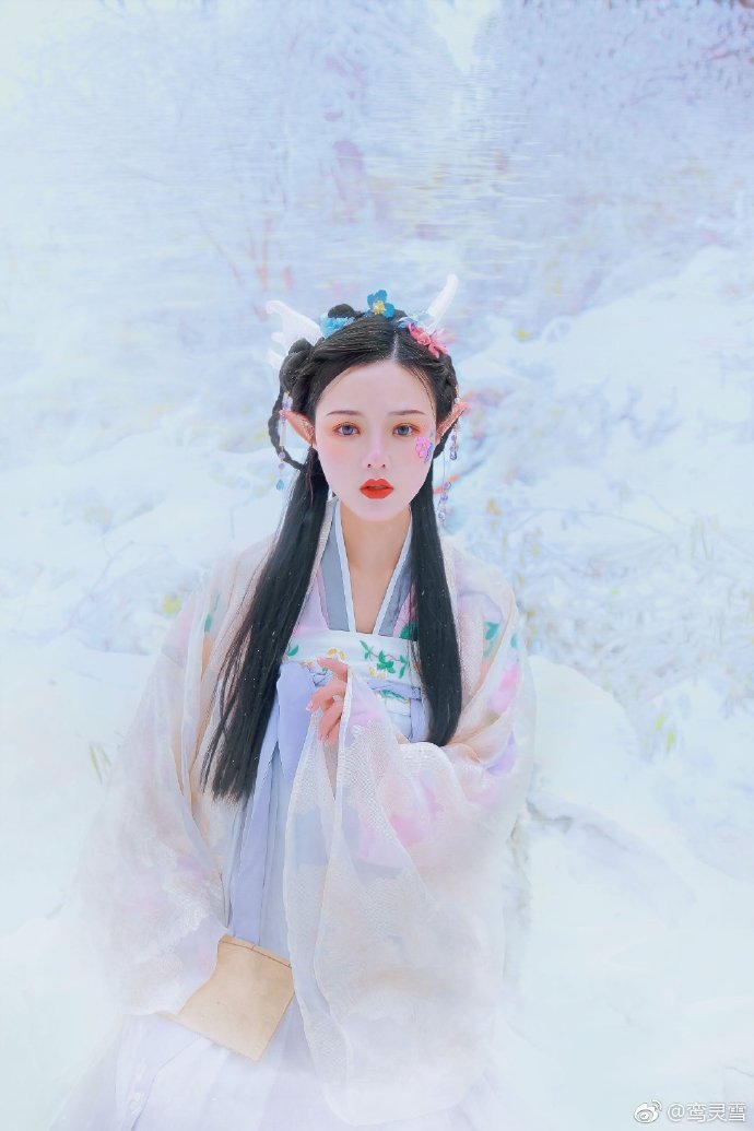 清纯美女江嘉鱼古装图片