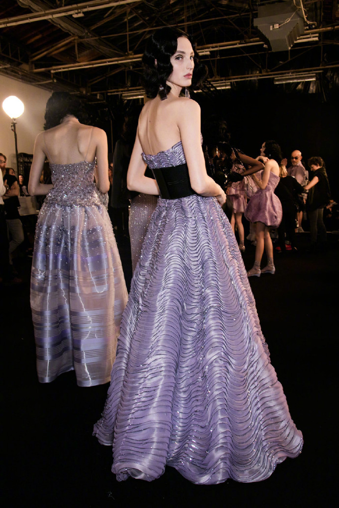 Armani prive梦幻紫色礼服图片